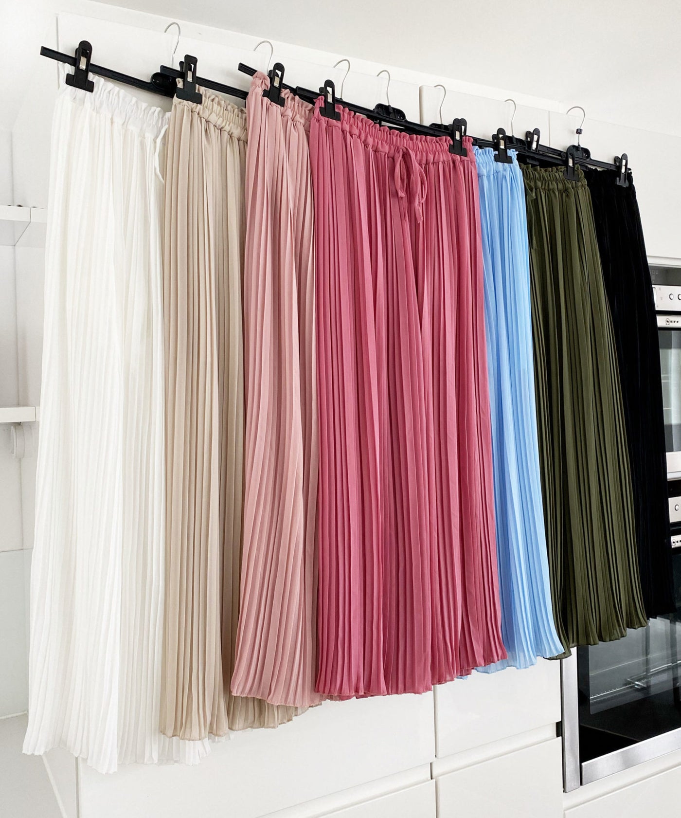 Plissee Hose Mira weiß  Ladypolitan - Fashion Onlineshop für Damen   