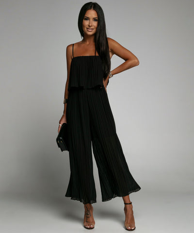 Eleganter Plissee Einteiler Schwarz  Ladypolitan - Fashion Onlineshop für Damen   