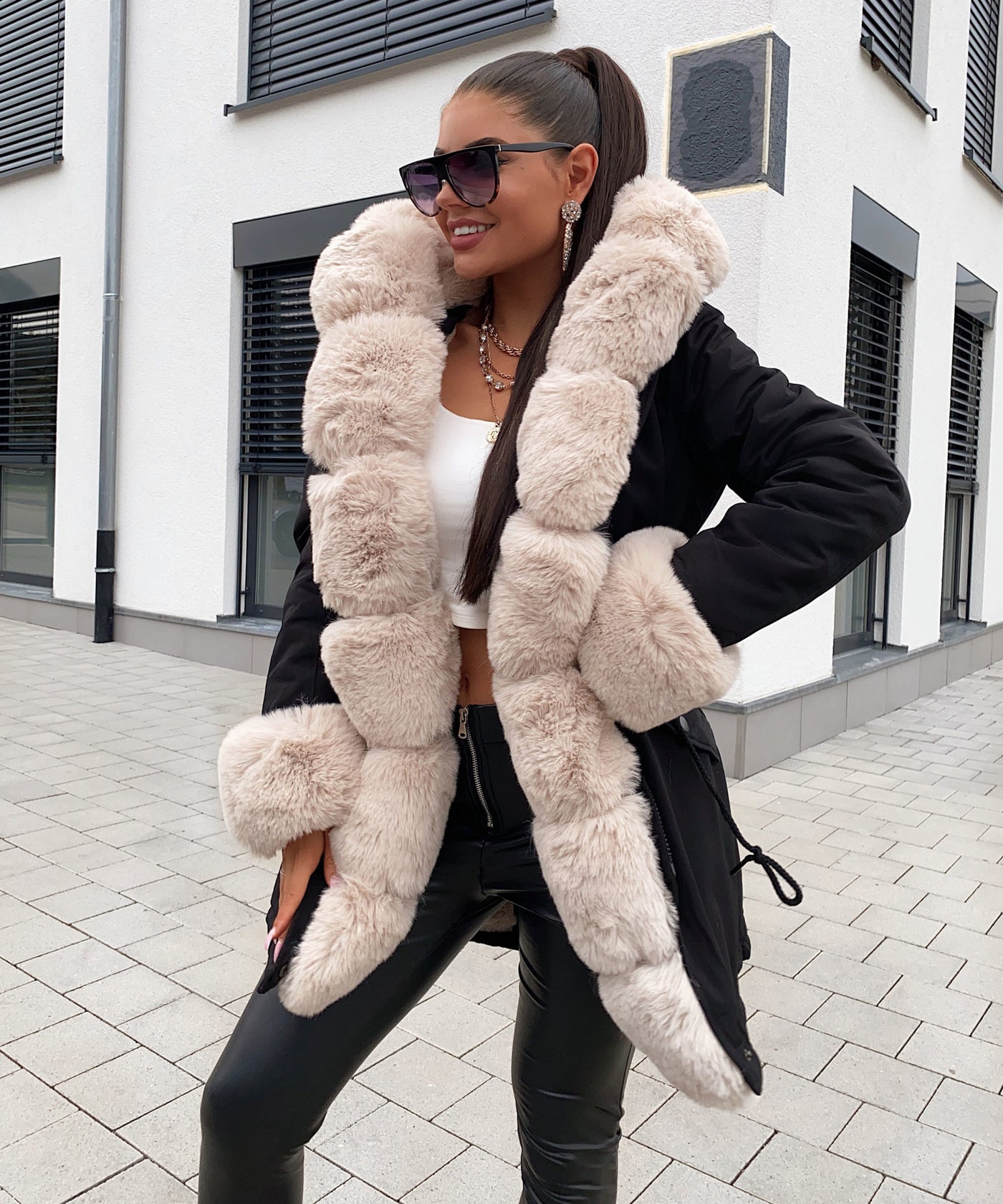 Kunstpelzjacke Glamour Black/Beige  Ladypolitan - Fashion Onlineshop für Damen   